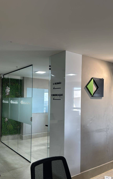 Recepção Alternative com losango da marca